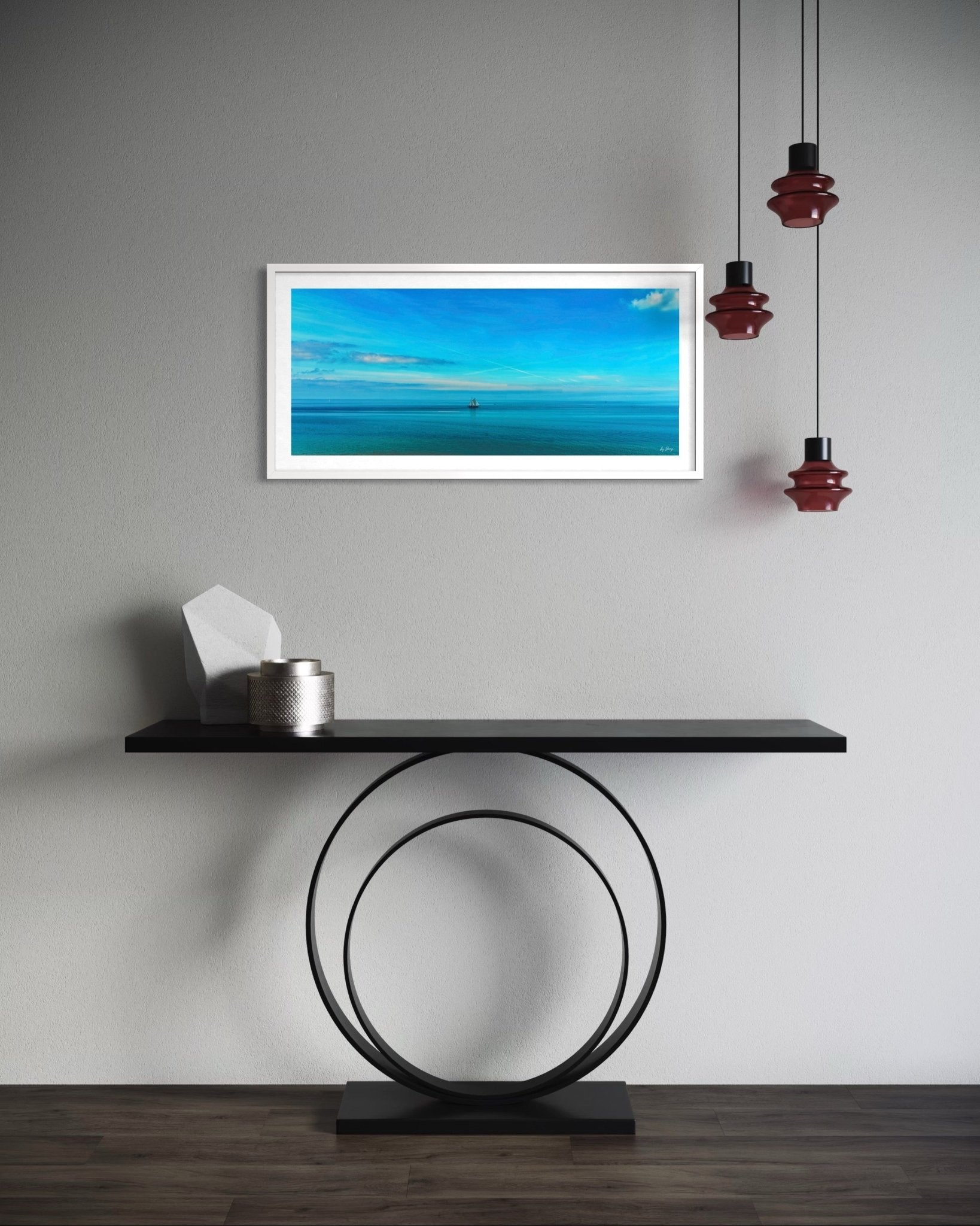 Ein Segelschiff am Horizont im endlosen Blau - byberg.photo