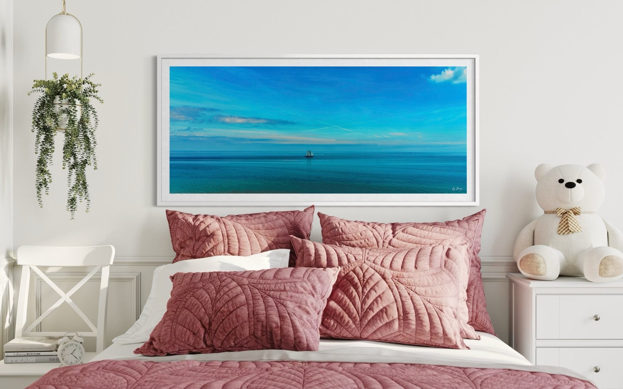 Ein Segelschiff am Horizont im endlosen Blau - byberg.photo